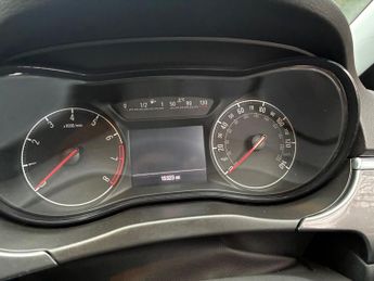 Vauxhall Corsa 1.4i ecoTEC SE Nav Auto Euro 6 5dr