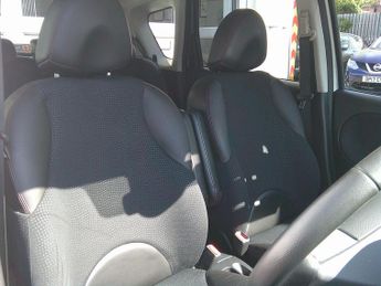 Nissan Note 1.6 16V Tekna Auto Euro 5 5dr