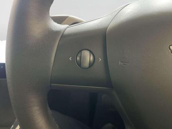 Tesla Model Y (Dual Motor) Long Range SUV 5dr Electric Auto 4WDE (384 bhp)