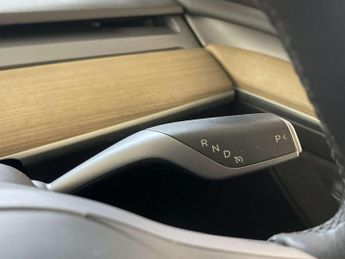 Tesla Model Y (Dual Motor) Long Range SUV 5dr Electric Auto 4WDE (384 bhp)