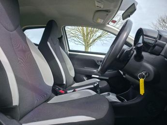 Toyota AYGO 1.0 VVT-i x-play x-shift Euro 6 5dr
