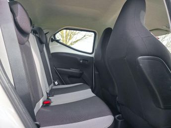 Toyota AYGO 1.0 VVT-i x-play x-shift Euro 6 5dr