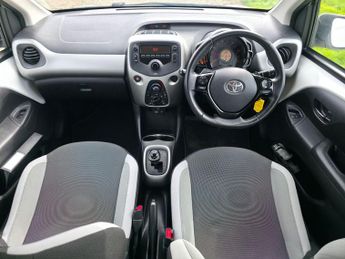 Toyota AYGO 1.0 VVT-i x-play x-shift Euro 6 5dr
