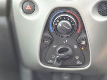 Toyota AYGO 1.0 VVT-i x-play x-shift Euro 6 5dr