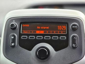 Toyota AYGO 1.0 VVT-i x-play x-shift Euro 6 5dr