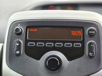 Toyota AYGO 1.0 VVT-i x-play x-shift Euro 6 5dr