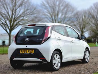 Toyota AYGO 1.0 VVT-i x-play x-shift Euro 6 5dr