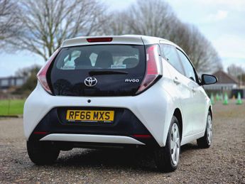Toyota AYGO 1.0 VVT-i x-play x-shift Euro 6 5dr