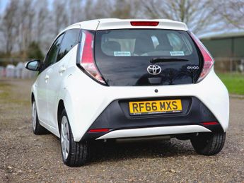 Toyota AYGO 1.0 VVT-i x-play x-shift Euro 6 5dr