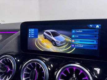 Mercedes-Benz GLA 1.3 GLA200h MHEV AMG Line (Executive) SUV 5dr Petrol Hybrid 7G-D