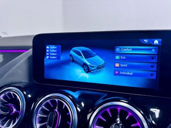 Mercedes-Benz GLA 1.3 GLA200h MHEV AMG Line (Executive) SUV 5dr Petrol Hybrid 7G-D