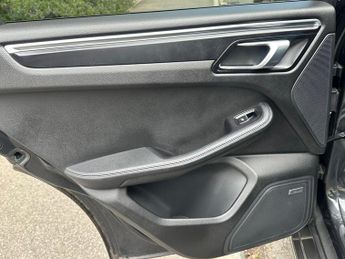 Porsche Macan 2.0T PDK 4WD Euro 6 (s/s) 5dr