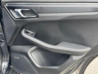 Porsche Macan 2.0T PDK 4WD Euro 6 (s/s) 5dr