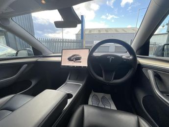 Tesla Model Y LONG RANGE AWD