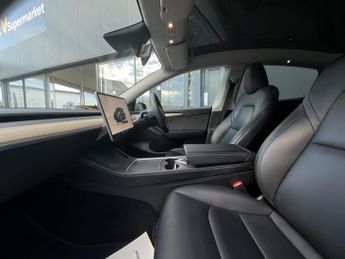 Tesla Model Y LONG RANGE AWD