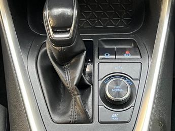 Toyota RAV4 2.5 VVT-h Design CVT 4WD Euro 6 (s/s) 5dr