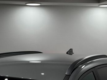 Hyundai KONA 64kWh Premium SE Auto 5dr (7kW Charger)