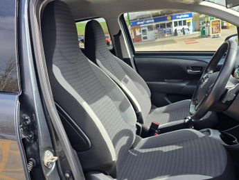 Toyota AYGO 1.0 VVT-i x-trend Funroof x-shift Euro 6 5dr