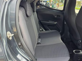 Toyota AYGO 1.0 VVT-i x-trend Funroof x-shift Euro 6 5dr