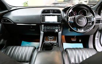 JAGUAR F-PACE 2.0 D180 Portfolio SUV 5dr Diesel Auto AWD Euro 6 (s/s) (180 ps)