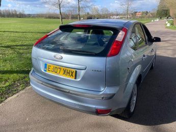 Ford Focus 1.6 Ghia 5dr