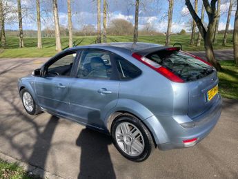 Ford Focus 1.6 Ghia 5dr