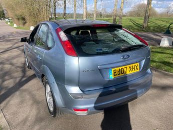 Ford Focus 1.6 Ghia 5dr