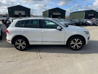 Volkswagen Touareg 3.0 TDI V6 BlueMotion Tech R-Line Tiptronic 4WD Euro 6 (s/s) 5dr