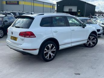 Volkswagen Touareg 3.0 TDI V6 BlueMotion Tech R-Line Tiptronic 4WD Euro 6 (s/s) 5dr