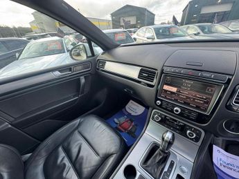 Volkswagen Touareg 3.0 TDI V6 BlueMotion Tech R-Line Tiptronic 4WD Euro 6 (s/s) 5dr