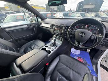 Volkswagen Touareg 3.0 TDI V6 BlueMotion Tech R-Line Tiptronic 4WD Euro 6 (s/s) 5dr