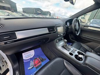 Volkswagen Touareg 3.0 TDI V6 BlueMotion Tech R-Line Tiptronic 4WD Euro 6 (s/s) 5dr