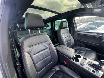 Volkswagen Touareg 3.0 TDI V6 BlueMotion Tech R-Line Tiptronic 4WD Euro 6 (s/s) 5dr
