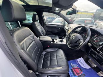 Volkswagen Touareg 3.0 TDI V6 BlueMotion Tech R-Line Tiptronic 4WD Euro 6 (s/s) 5dr