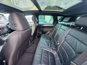 Volkswagen Touareg 3.0 TDI V6 BlueMotion Tech R-Line Tiptronic 4WD Euro 6 (s/s) 5dr