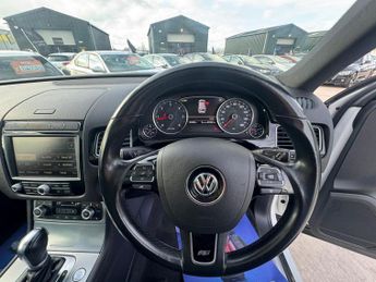 Volkswagen Touareg 3.0 TDI V6 BlueMotion Tech R-Line Tiptronic 4WD Euro 6 (s/s) 5dr