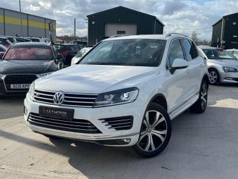 Volkswagen Touareg 3.0 TDI V6 BlueMotion Tech R-Line Tiptronic 4WD Euro 6 (s/s) 5dr