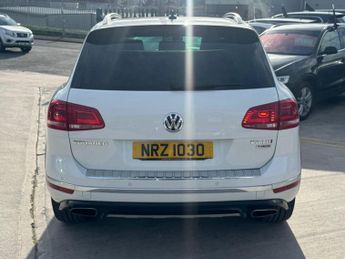 Volkswagen Touareg 3.0 TDI V6 BlueMotion Tech R-Line Tiptronic 4WD Euro 6 (s/s) 5dr