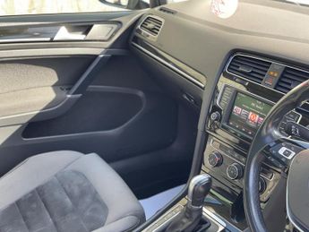 Volkswagen Golf 2.0 TDI BlueMotion Tech GT Edition DSG Euro 6 (s/s) 5dr