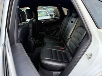 Porsche Macan 2.0T PDK 4WD Euro 6 (s/s) 5dr