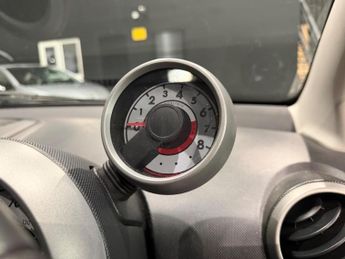 Peugeot 107 1.0 12V Allure Euro 5 5dr