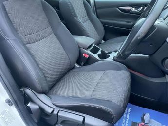 Nissan Qashqai 1.6 dCi Acenta Premium SUV 5dr Diesel XTRON 2WD Euro 5 (s/s) (13