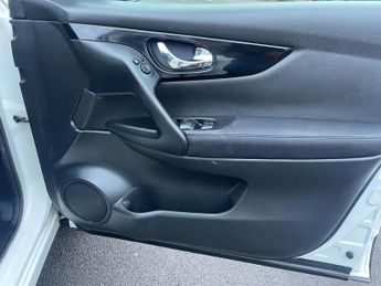 Nissan Qashqai 1.6 dCi Acenta Premium SUV 5dr Diesel XTRON 2WD Euro 5 (s/s) (13