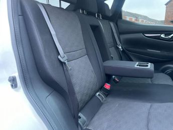 Nissan Qashqai 1.6 dCi Acenta Premium SUV 5dr Diesel XTRON 2WD Euro 5 (s/s) (13