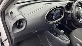 Toyota Aygo X 1.0 VVT-i Pure x-shift Euro 6 (s/s) 5dr