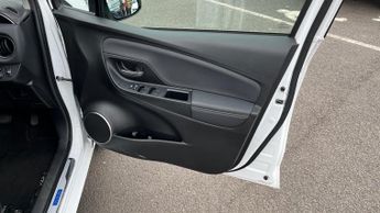 Toyota Yaris 1.5 VVT-h Excel E-CVT Euro 6 5dr (15in Alloy)