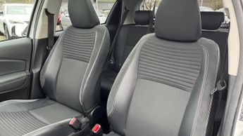 Toyota Yaris 1.5 VVT-h Excel E-CVT Euro 6 5dr (15in Alloy)
