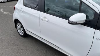 Toyota Yaris 1.5 VVT-h Excel E-CVT Euro 6 5dr (15in Alloy)