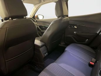 Peugeot E-2008 50kWh Allure Premium SUV 5dr Electric Auto (136 ps)