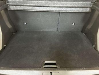 Peugeot E-2008 50kWh Allure Premium SUV 5dr Electric Auto (136 ps)